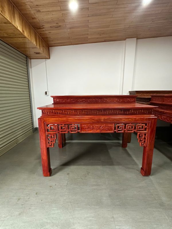 Bàn thờ gia tiên gỗ hương đỏ